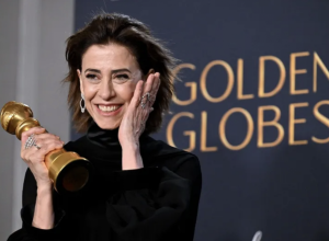 Fernanda Torres recebeu Globo de Ouro por atuação em 'Ainda Estou Aqui'. Foto: Robyn Beck / AFP