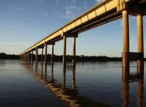 A ponte sobre o rio Uruguai liga o Brasil à Argentina

Foto: Prefeitura de São Borja/Divulgação