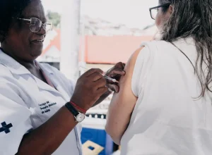 Nova Lima, em Minas Gerais, foi um dos municípios que recebeu doses da vacina contra a dengue em janeiro
WILL GONCALVES / Prefeitura de Nova Lima