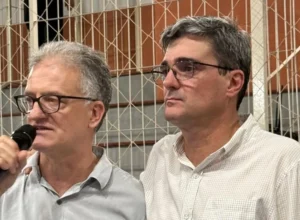 Foto: Evandro Luis Massing (E) e Régis de Lima Lorenzoni (D).
Reprodução / @evandro_massing / Instagram