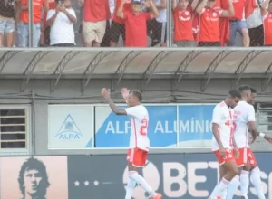 Vitinho marcou dois gols e deu a vitória ao Inter | Foto: Mauro Schaefer